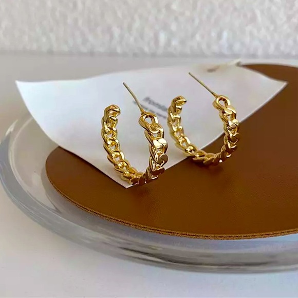 “City Girl” Chain Link Gold Hoop Open Circle Classic Chic Modern Casual Earrings - Picture 6 of 9